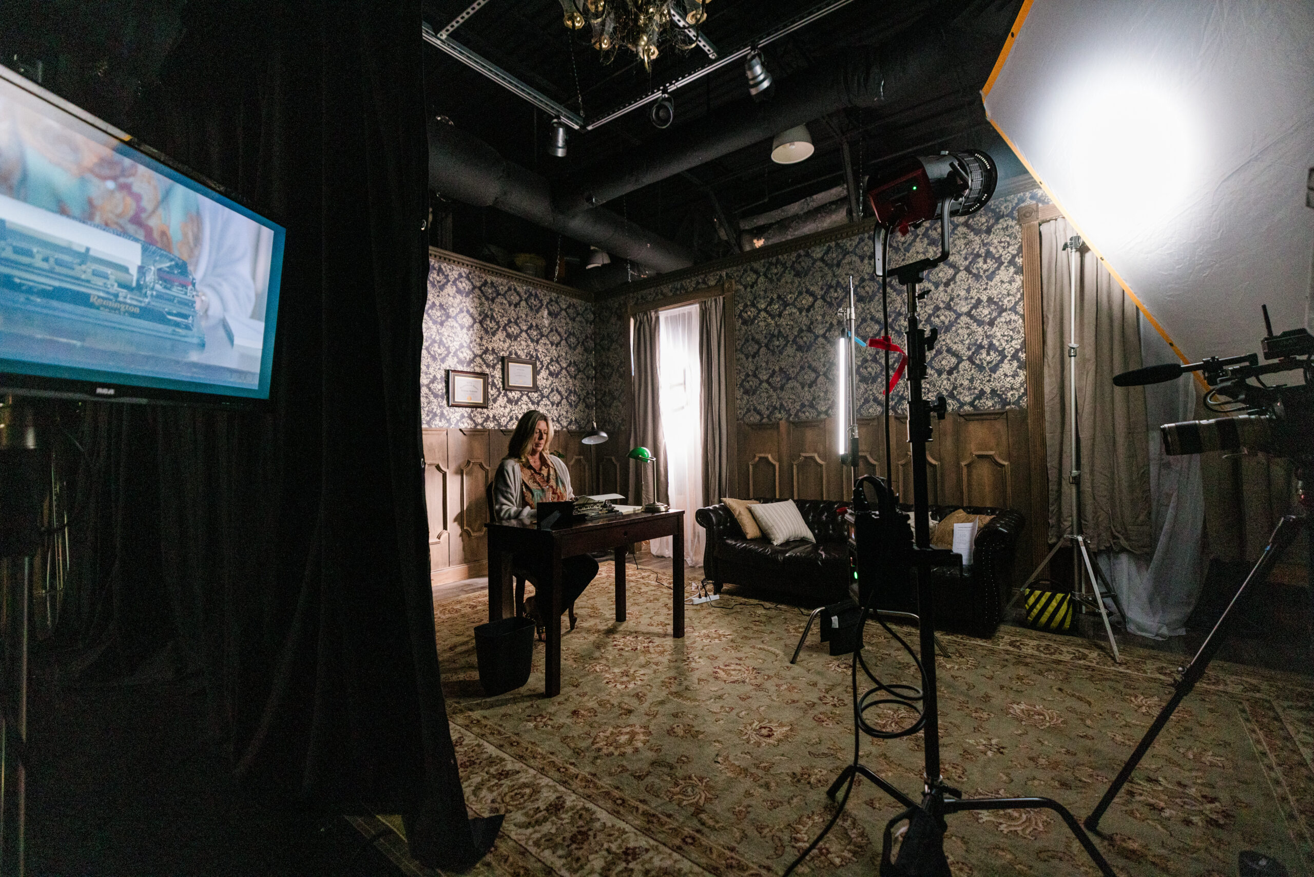 Behind the scenes photo 4